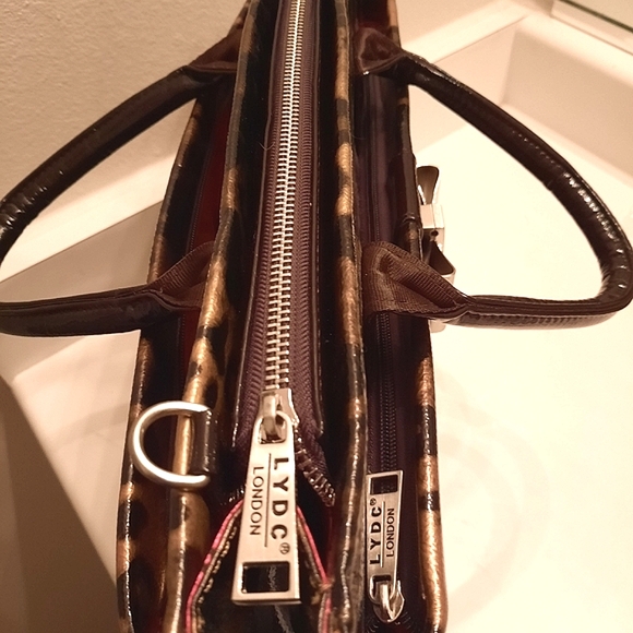 NWOT LYDC HANDBAG & WALLET SET - Picture 6 of 7